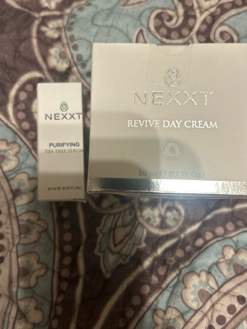NEXXT Revive Day Cream & Purifying Tea Tree Serum - white and green
